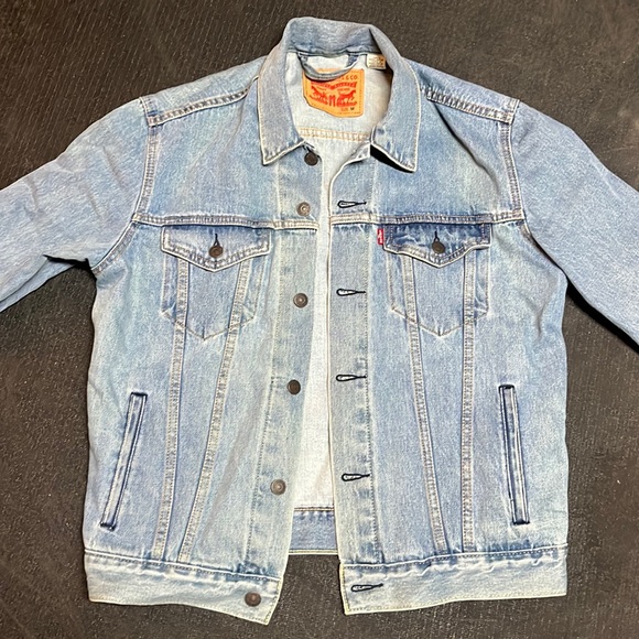 Levi’s Trucker Jacket - Picture 1 of 4